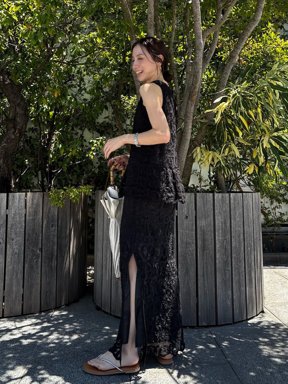 「Ungridのバテンレーススカート（スカート、ブラック系）」を使った、庄司　未菜美さん（レディース・159cm）の夏コーディネートの2枚目の写真