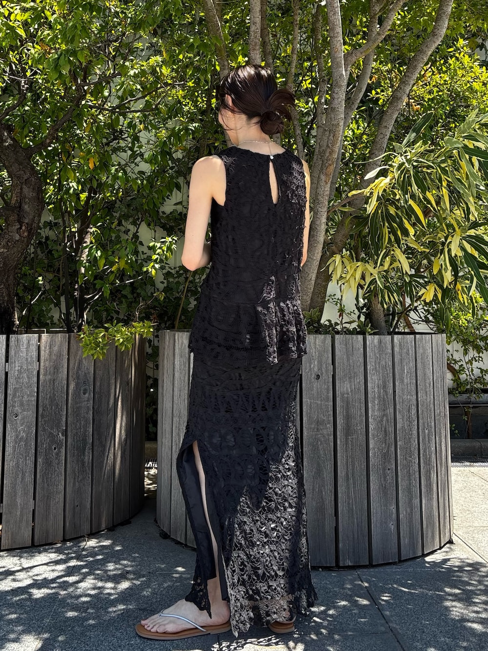 「Ungridのバテンレーススカート（スカート、ブラック系）」を使った、庄司　未菜美さん（レディース・159cm）の夏コーディネートの3枚目の写真