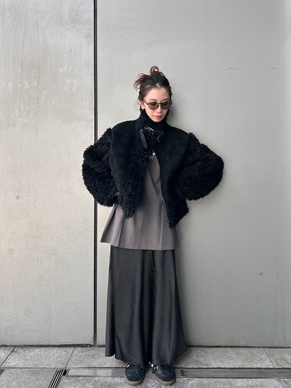 「Ungridのボアコンビムートンブルゾン（ムートンコート、ブラック系）」を使った、庄司　未菜美さん（レディース・159cm）の秋コーディネートの4枚目の写真