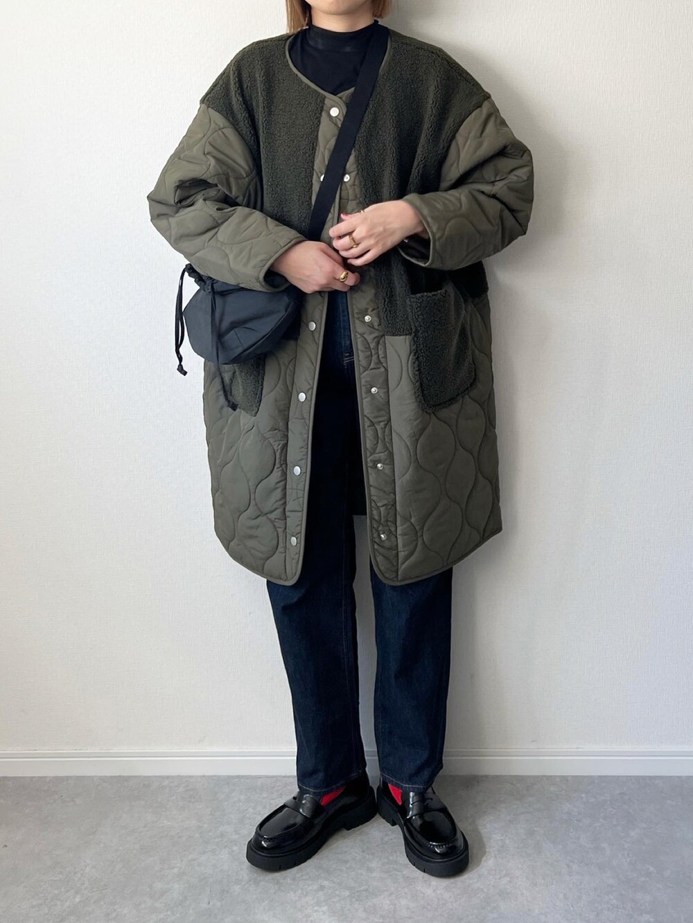 「重ね着ベストシーズン、秋服、フライトキャップ、GU、GUコーデ、ローファー、UNIQLO、ユニクロ、差し色、大人カジュアル、カジュアルコーデ、大人女子、カーキ、秋冬、30代コーデ」｜「GUのアイテム（帽子、グリーン系）」を使った、𝚔𝚘さん（レディース・160cm）の秋コーディネートの3枚目の写真