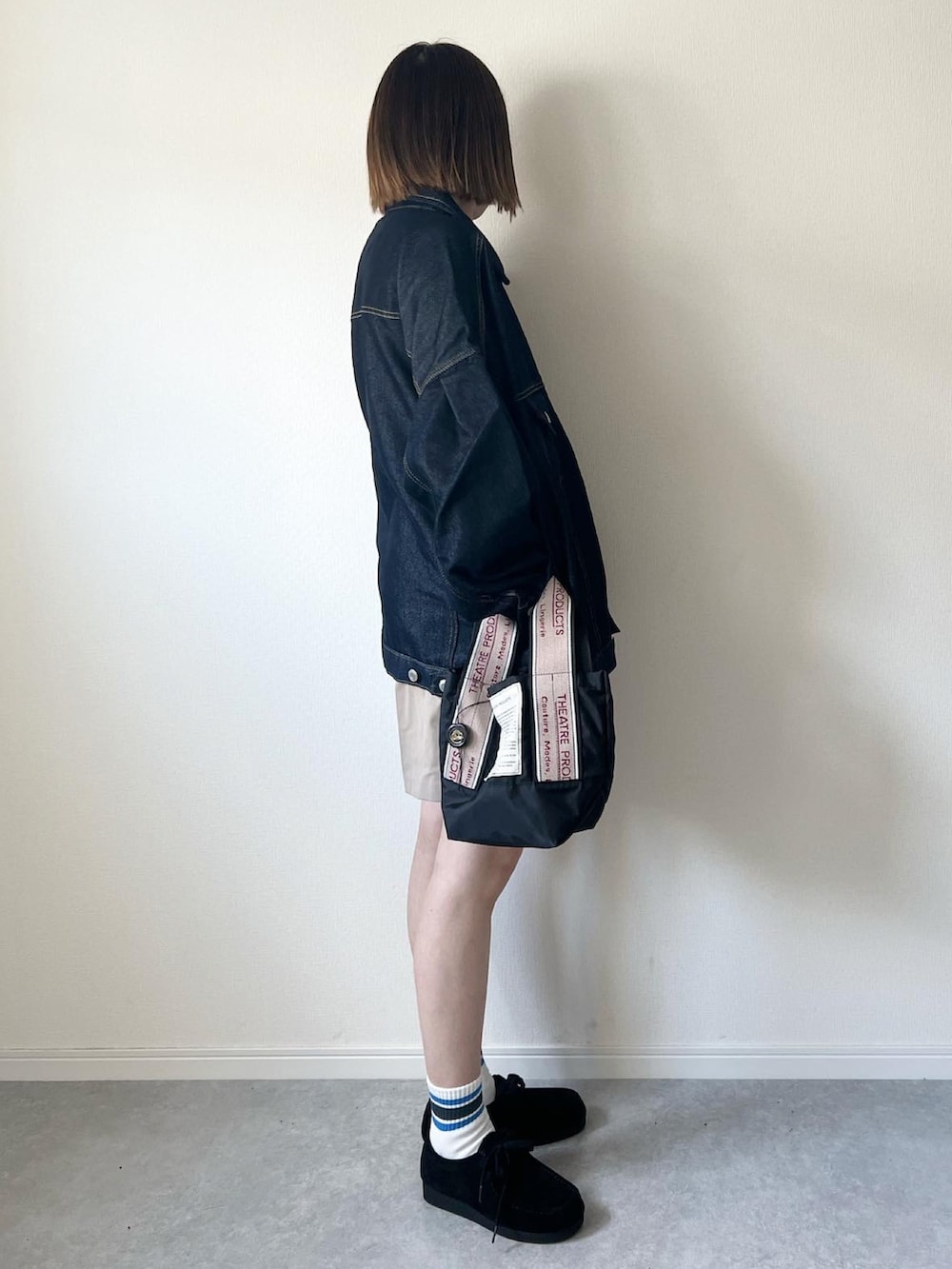 「秋服まるっと大公開、BONLECILL、デニムジャケット、Gジャン、ハーフパンツ、モカシン、GUコーデ、プチプラ、秋、秋コーデ、大人カジュアル、カジュアル、靴下、カジュアルコーデ、ootd」｜「BONLECILLのボリュームスリーブ オーバーデニムジャケット（デニムジャケット、ブルー系）」を使った、𝚔𝚘さん（レディース・160cm）の秋コーディネートの2枚目の写真