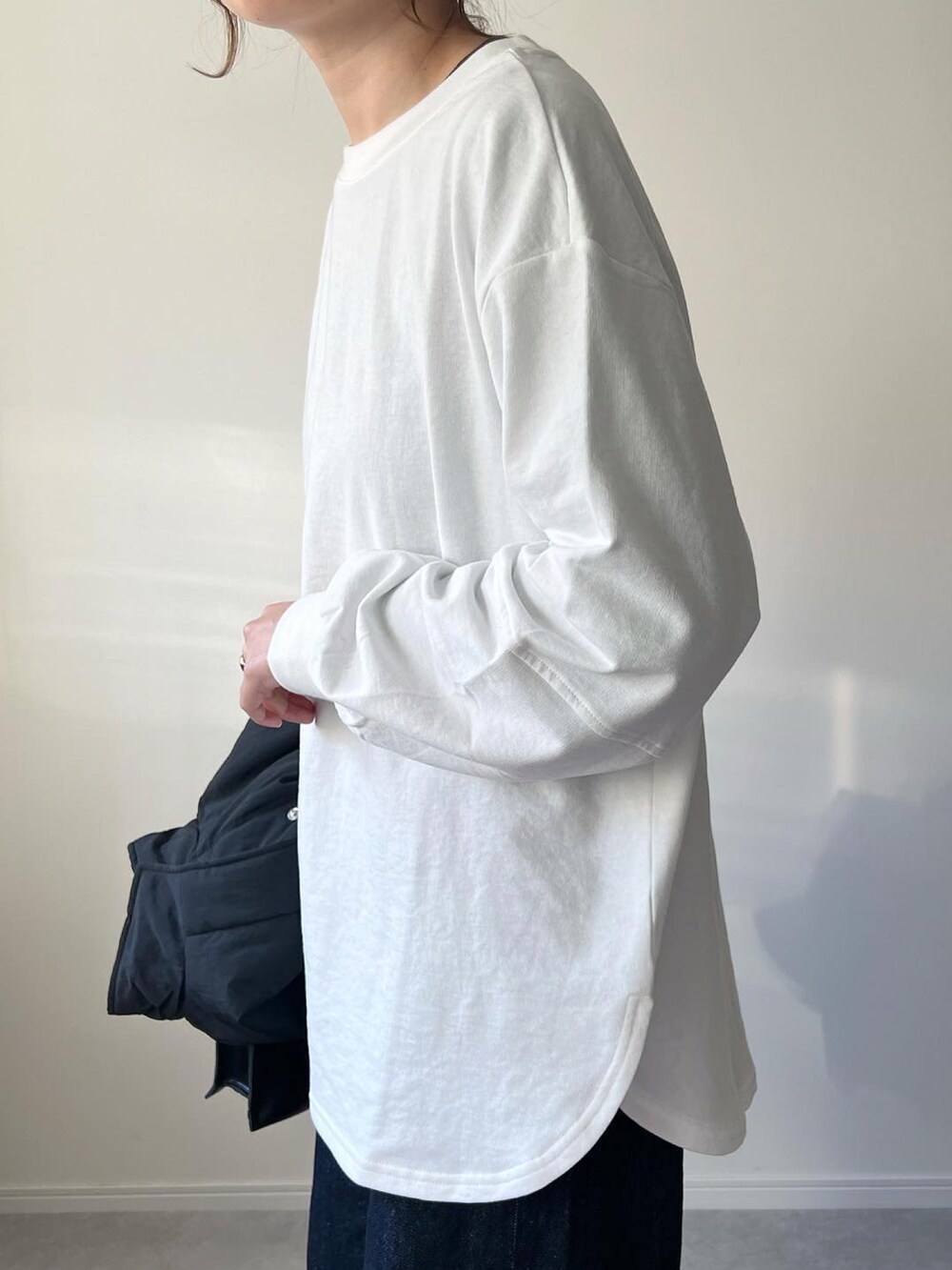 「服とコスメでなりたい自分に、冬のコーデ、今日のコーデ、ベスト、バギージーンズ、ロンT、GU、プチプラ、プチプラコーデ、ショートブーツ、ブーツ、大人カジュアル、カジュアルコーデ、大人女子、ママファッション」｜「しまむらのアイテム（ベスト、ブラック系）」を使った、𝚔𝚘さん（レディース・160cm）の冬コーディネートの5枚目の写真
