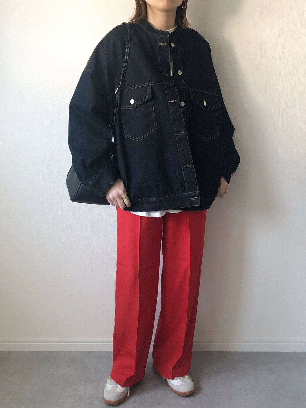 𝚔𝚘さんの「*New Arrival*ノーカラーラフサイズデニムジャケット（moment+）」を使ったコーディネートの2枚目の写真