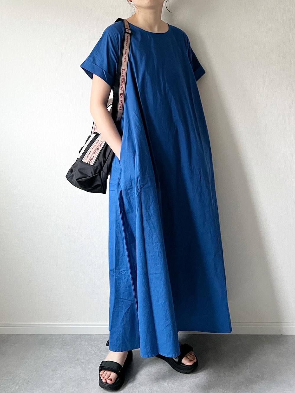 「夏服コーデ、オトナカジュアル、休日スタイル、カジュアルコーデ、ブルー、ブルーコーデ、ワンピース、スポーツサンダル、大人女子、大人カジュアル、夏コーデ、プチプラ、プチプラコーデ、ママファッション、夏服」｜「ANGIEのコットンAラインマキシワンピース（ワンピース、ブルー系）」を使った、𝚔𝚘さん（レディース・160cm）の夏コーディネートの2枚目の写真