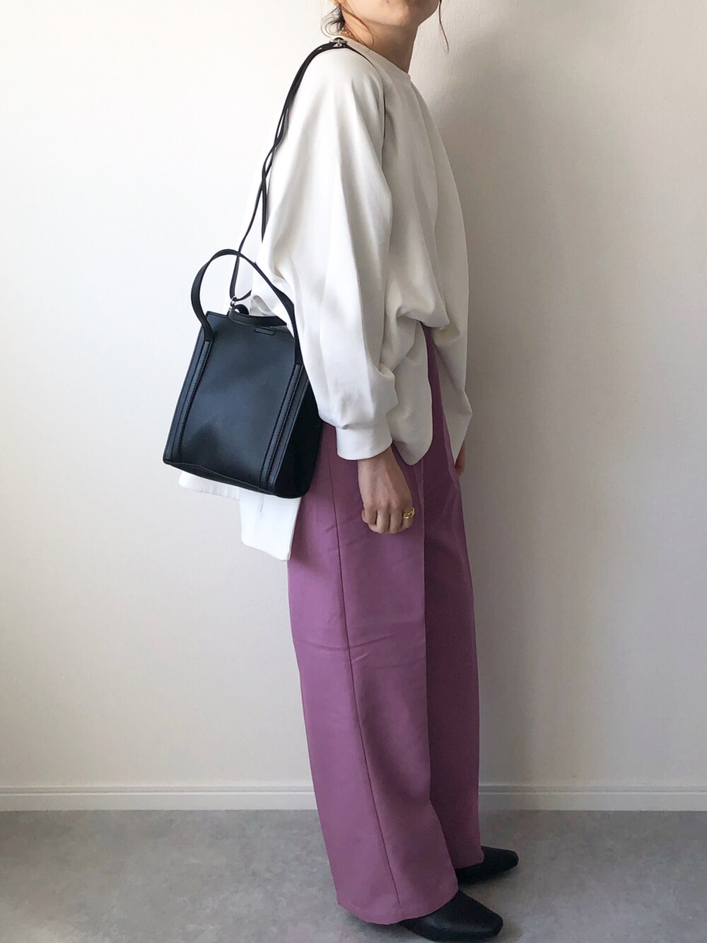 「はじめましてコーデ、2WAYﾊﾞｯｸﾞ、chacocloset、カラーパンツ、春コーデ、大人カジュアル、ootd、プチプラ、きれいめカジュアル、GU、ジーユー、ショルダーバッグ、春カラー、プチプラコーデ、カジュアル」｜「en hautのアイテム（トップス、ホワイト系）」を使った、𝚔𝚘さん（レディース・160cm）の春コーディネートの3枚目の写真