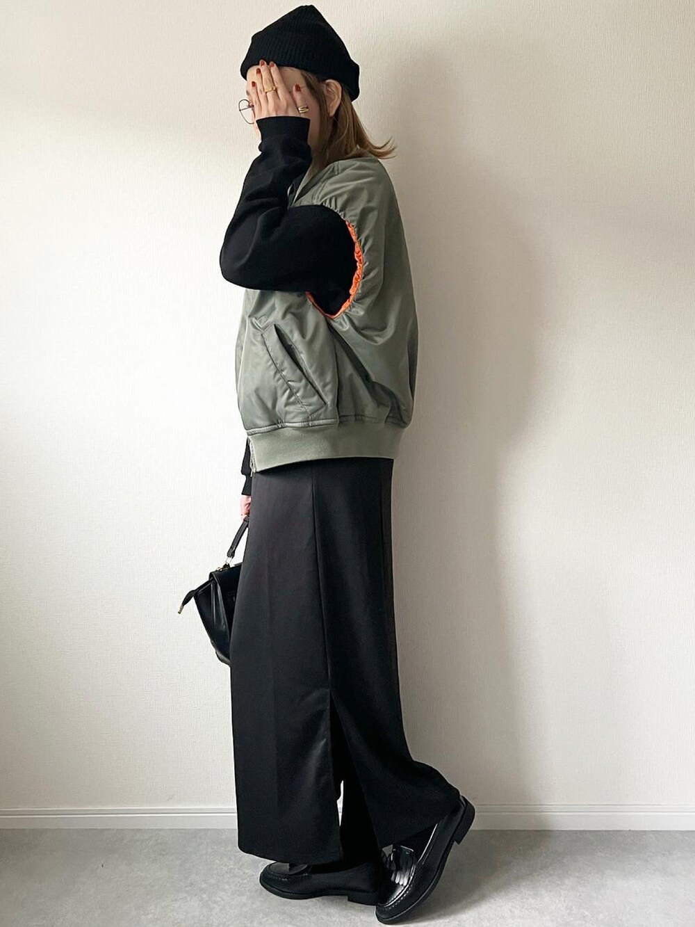 「タイツ、レッグウェア、あったかコーデ、ベスト、スカート、スカートコーデ、ootd、ビーニー、ニット帽、プチプラコーデ、大人カジュアル、ユニクロ、UNIQLO、ブラック、カーキ」｜「UNIQLOのアイテム（タイツ/ストッキング、ブラック系）」を使った、𝚔𝚘さん（レディース・160cm）の冬コーディネートの2枚目の写真