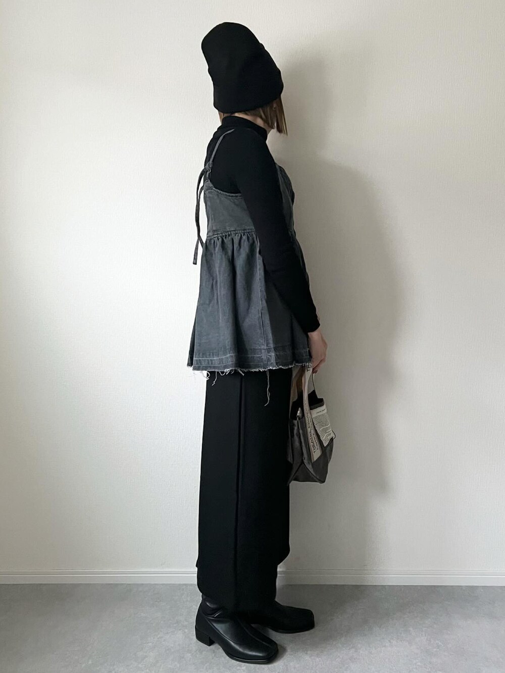 「新星WEARISTAにエントリー、クリスマスに着たい服、ビスチェ、しまむら、reca、GU、シアタープロダクツ(THEATRE PRODUCTS)、大人カジュアル、大人女子、ショートブーツ、カジュアルコーデ、カジュアル、オトナカジュアル、タイトスカート、スカート」｜「しまむらのアイテム（トップス、ブラック系）」を使った、𝚔𝚘さん（レディース・160cm）の冬コーディネートの2枚目の写真