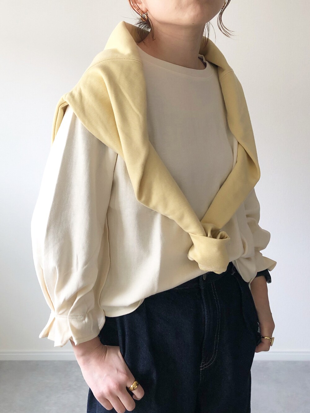 「春服みてみて、reca、袖フリル、UNIQLO、GU、プチプラ、プチプラコーデ、コンバース、春コーデ、大人カジュアル、カジュアル、シンプルコーデ、春カラー、春服、カジュアルコーデ」｜「GUのアイテム（デニムパンツ、ブルー系）」を使った、𝚔𝚘さん（レディース・160cm）の春コーディネートの3枚目の写真