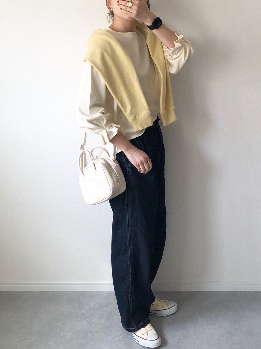 「春服みてみて、reca、袖フリル、UNIQLO、GU、プチプラ、プチプラコーデ、コンバース、春コーデ、大人カジュアル、カジュアル、シンプルコーデ、春カラー、春服、カジュアルコーデ」｜「GUのアイテム（デニムパンツ、ブルー系）」を使った、𝚔𝚘さん（レディース・160cm）の春コーディネートの2枚目の写真