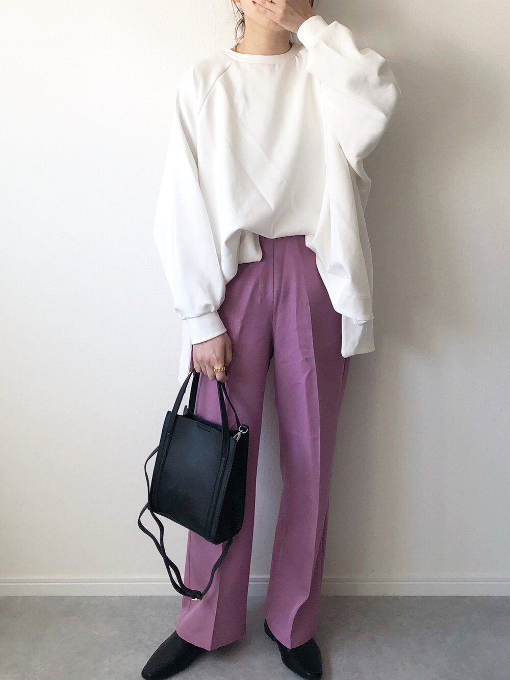 「はじめましてコーデ、2WAYﾊﾞｯｸﾞ、chacocloset、カラーパンツ、春コーデ、大人カジュアル、ootd、プチプラ、きれいめカジュアル、GU、ジーユー、ショルダーバッグ、春カラー、プチプラコーデ、カジュアル」｜「en hautのアイテム（トップス、ホワイト系）」を使った、𝚔𝚘さん（レディース・160cm）の春コーディネートの2枚目の写真