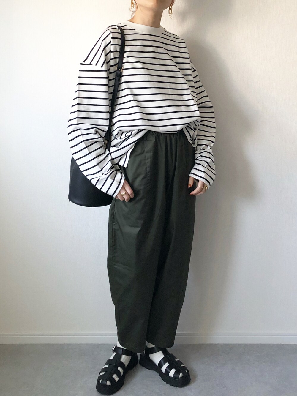 「はじめましてコーデ、ruubon、ルーボン、RUUBON、ボーダー、大人カジュアル、ボーダートップス、バルーンパンツ、GU、グルカサンダル、ニットベスト、カジュアルコーデ、ロンT、プチプラコーデ、ベスト」｜「RUUBONの【RUUBON】rustic long sleeve Tee / ラスティック ロングスリーブTシャツ（Tシャツ/カットソー、ホワイト系）」を使った、𝚔𝚘さん（レディース・160cm）の春コーディネートの2枚目の写真