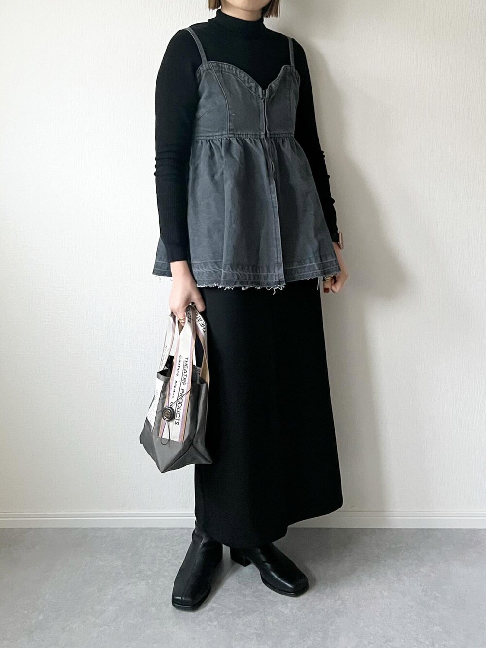 「新星WEARISTAにエントリー、クリスマスに着たい服、ビスチェ、しまむら、reca、GU、シアタープロダクツ(THEATRE PRODUCTS)、大人カジュアル、大人女子、ショートブーツ、カジュアルコーデ、カジュアル、オトナカジュアル、タイトスカート、スカート」｜「しまむらのアイテム（トップス、ブラック系）」を使った、𝚔𝚘さん（レディース・160cm）の冬コーディネートの3枚目の写真