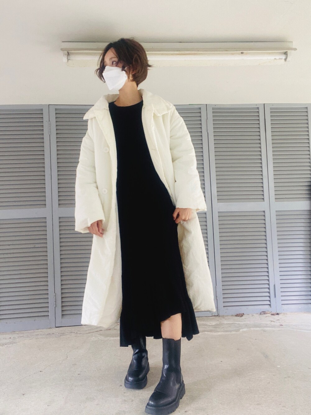 「ショートヘア、オトナカジュアル、パフコート、ホワイトダウン、冬は白、プチプラ、春コーデ、冬コーデ、モード、厚底シューズ、ブーツ」｜「Aunt Marie'sのコート（その他アウター、ベージュ系）」を使った、hiyotahiyohiさん（レディース・159cm）の春コーディネートの3枚目の写真