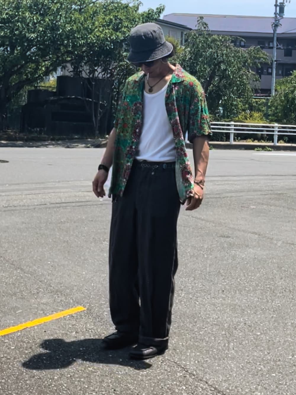 「サイケデリック、ビンテージ、古着、総柄シャツ、オープンカラーシャツ」｜「VINTAGEのアイテム（シャツ/ブラウス、グリーン系）」を使った、シさん（メンズ・176cm）の夏コーディネートの2枚目の写真