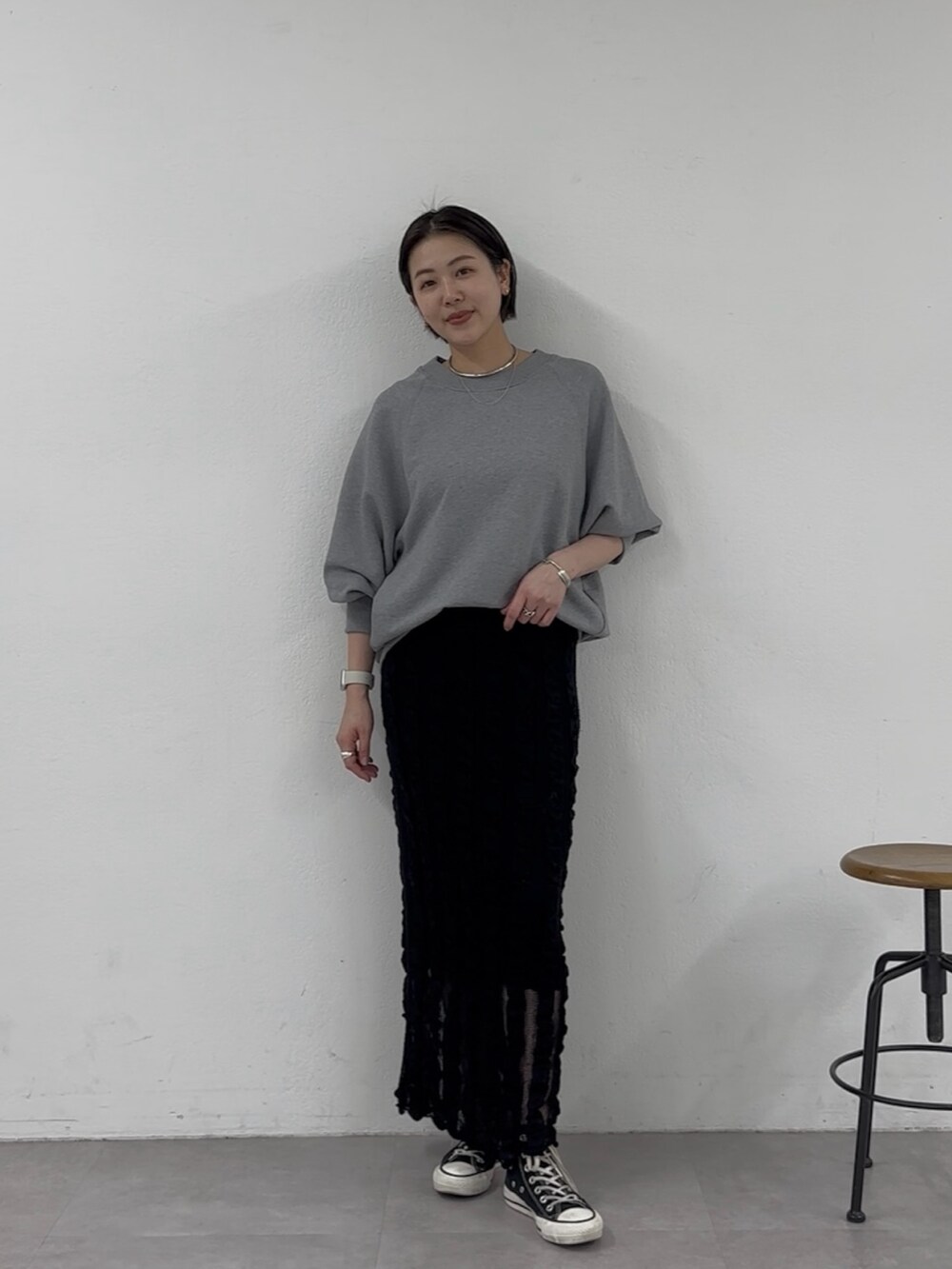 「春コーデ、オトナ女子、ラクチンコーデ、スウェット、ハーフジップ、スカート、スカートスタイル、スカートコーデ、ニットスカート、タイトスカート、体型カバー」｜「SHENERYの《大人気！追加生産決定》《抜け感をプラス》2WAYジップスウェット（Tシャツ/カットソー、グレー系）」を使った、TSURUGASAKI_163cmさん（レディース・163cm）の春コーディネートの3枚目の写真