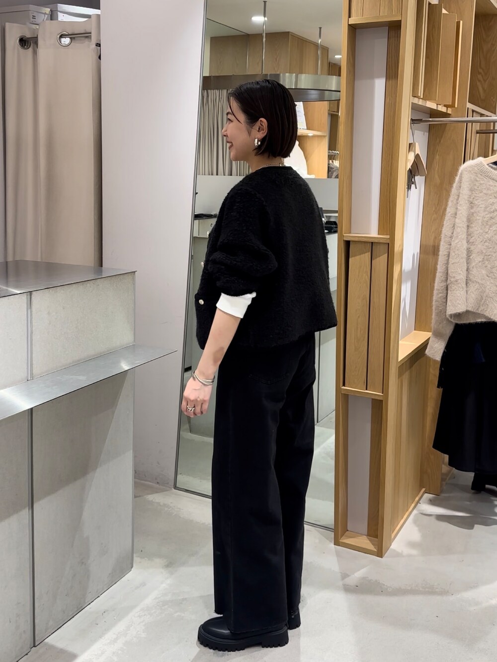 レディースの秋コーディネートの3枚目の写真