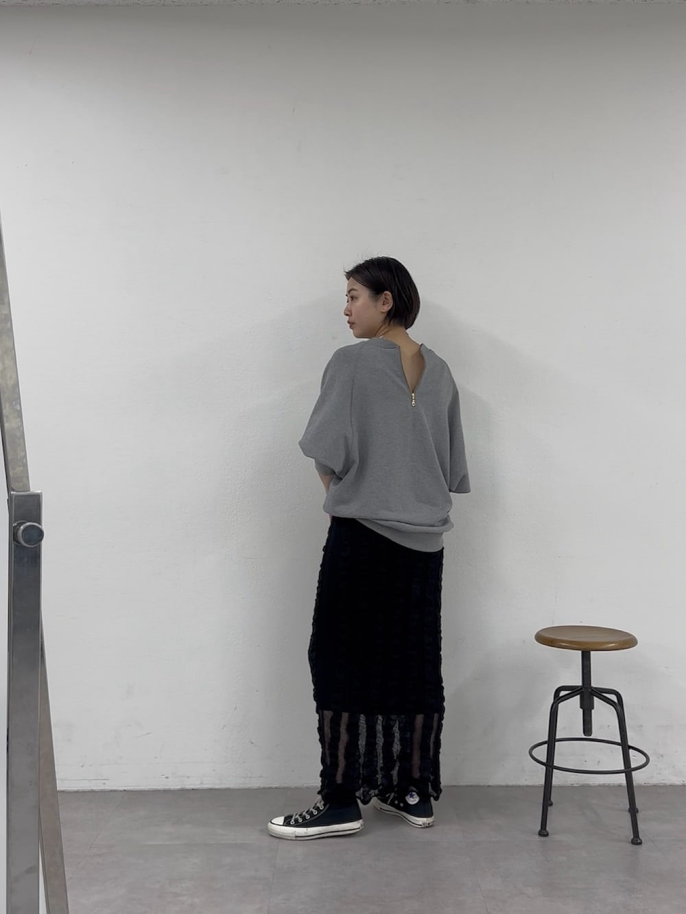 「春コーデ、オトナ女子、ラクチンコーデ、スウェット、ハーフジップ、スカート、スカートスタイル、スカートコーデ、ニットスカート、タイトスカート、体型カバー」｜「SHENERYの《大人気！追加生産決定》《抜け感をプラス》2WAYジップスウェット（Tシャツ/カットソー、グレー系）」を使った、TSURUGASAKI_163cmさん（レディース・163cm）の春コーディネートの4枚目の写真
