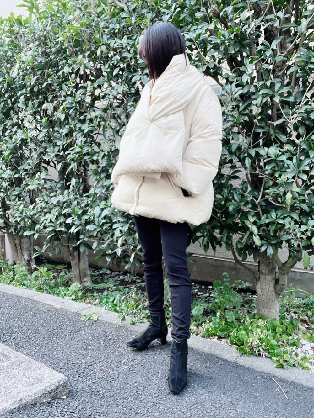 「CLANE、ETRÉ TOKYO、CENE、UNIQLO、ZARA、カーディガン、ボーダー、モノトーンコーデ、パンツスタイル、ダウンジャケット、オトナカジュアル、オトナ女子、きれいめカジュアル、大人カジュアル、ニット」｜「ZARAのアイテム（カーディガン/ボレロ、その他）」を使った、nico＊さん（レディース・168cm）の冬コーディネートの2枚目の写真