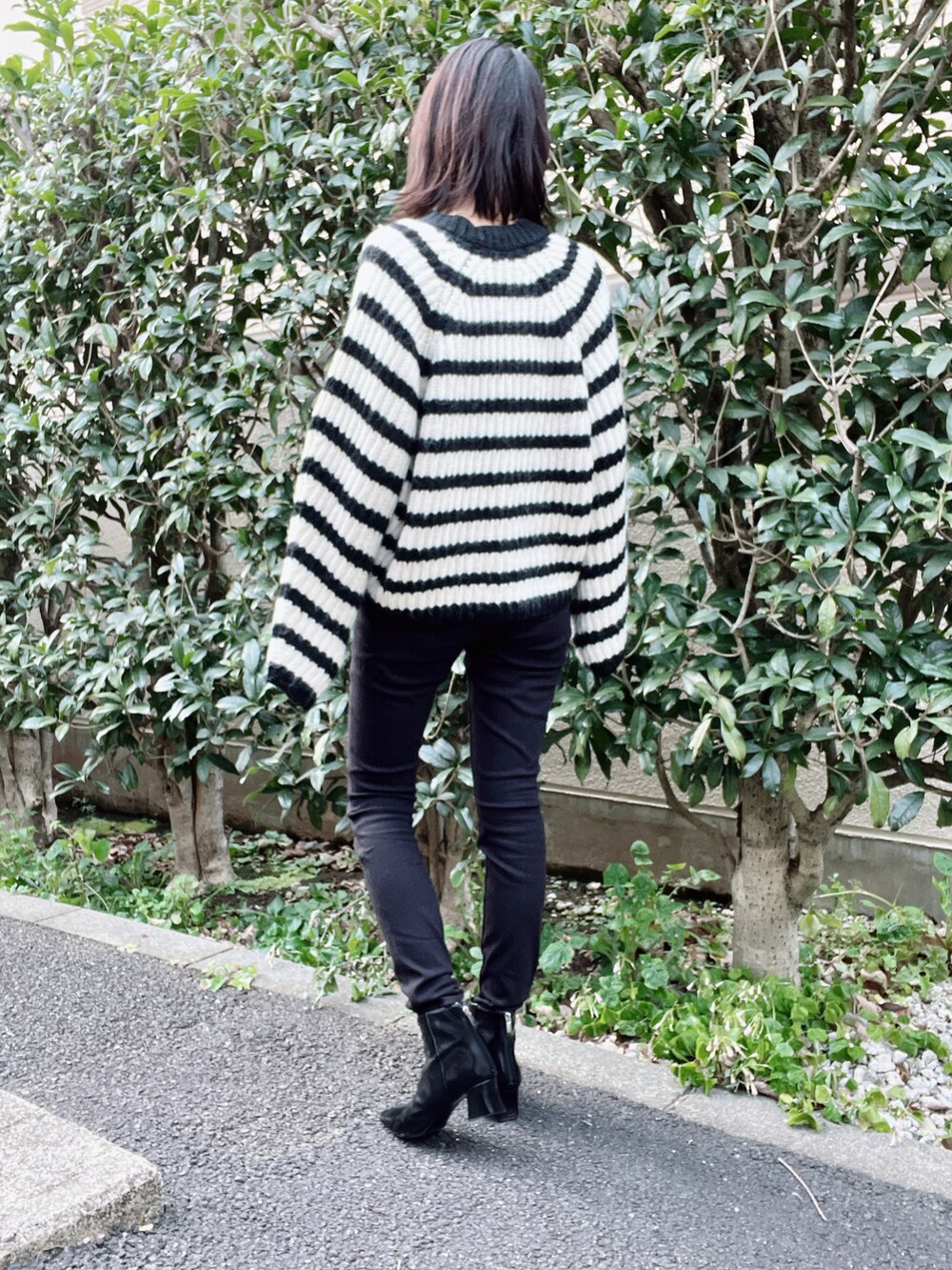 「CLANE、ETRÉ TOKYO、CENE、UNIQLO、ZARA、カーディガン、ボーダー、モノトーンコーデ、パンツスタイル、ダウンジャケット、オトナカジュアル、オトナ女子、きれいめカジュアル、大人カジュアル、ニット」｜「ZARAのアイテム（カーディガン/ボレロ、その他）」を使った、nico＊さん（レディース・168cm）の冬コーディネートの4枚目の写真