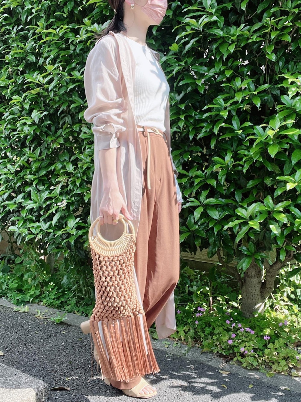 「CLANE、Goldy、ZARA、パンツスタイル、カラーパンツ、サボ、シャツワンピ、ごきげんウィーク、春コーデ、ブラウン、オトナカジュアル、オトナ女子、ワントーンコーデ、きれいめカジュアル、シャツスタイル」｜「CLANEのSQUARE TOE PUMPS（パンプス、ベージュ系）」を使った、nico＊さん（レディース・168cm）の春コーディネートの2枚目の写真