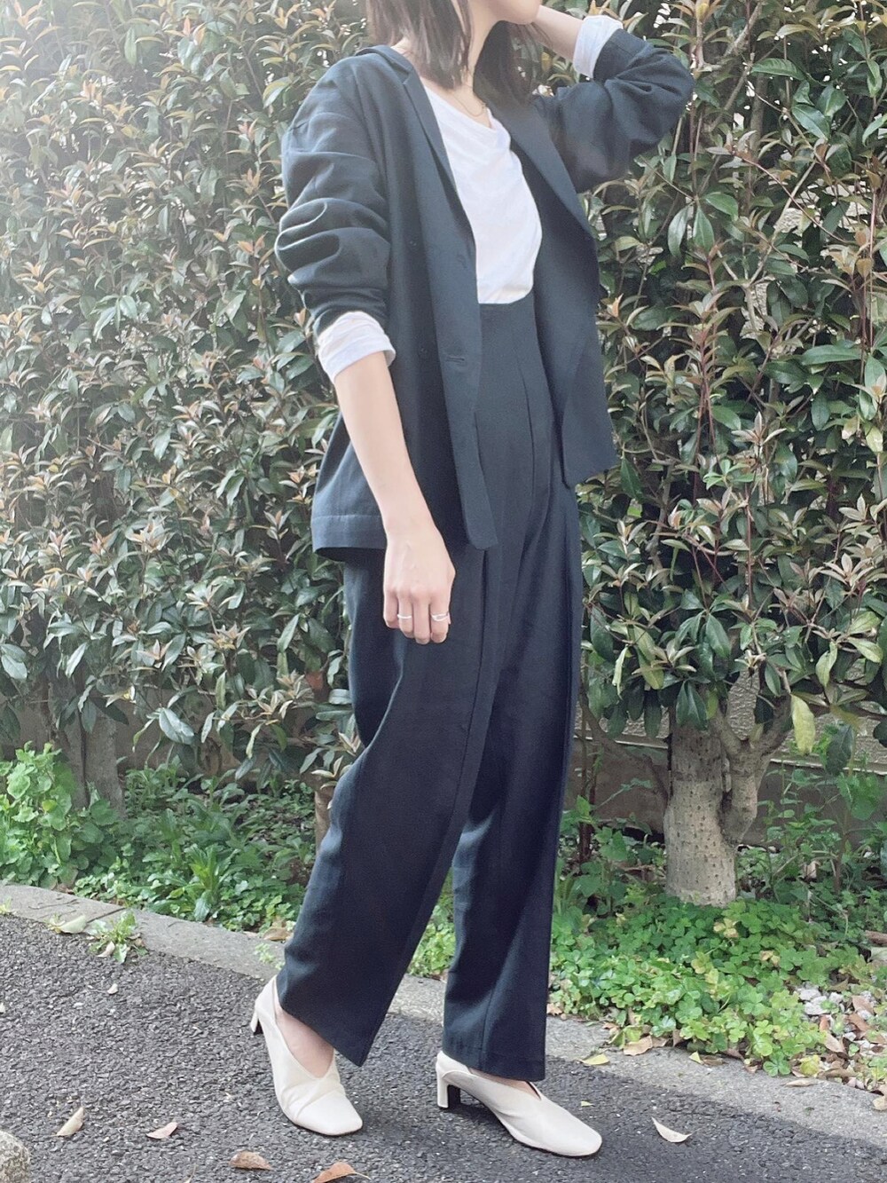 「stylemixer、ohotoro、ZARA、Goldy、セットアップ、はじめましてコーデ、テーラードジャケット、きれいめカジュアル、オトナカジュアル、オトナ女子、大人カジュアル、サロペット、春コーデ、リネン」｜「OHOTOROのアイテム（パンプス、ホワイト系）」を使った、nico＊さん（レディース・168cm）の春コーディネートの2枚目の写真