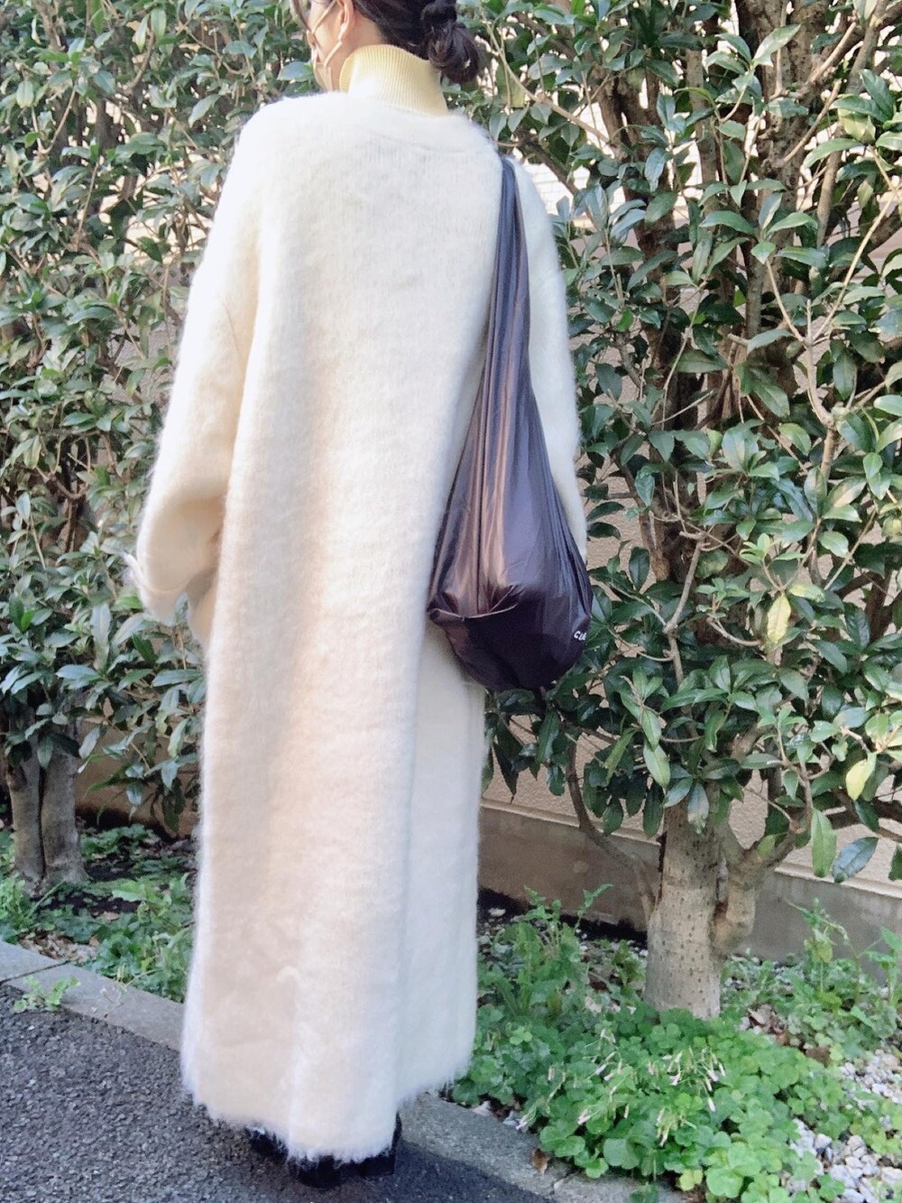 「ブーツ、ホワイト、ワントーンコーデ、秋のコーデ、ZARA、大人カジュアル、ロングカーディガン、パンツスタイル、オトナカジュアル、秋コーデ、秋冬コーデ、オトナ女子、CLANE、ETRÉ TOKYO、モヘアニット」｜「ZARAのアイテム（ブーツ、ブラック系）」を使った、nico＊さん（レディース・168cm）の冬コーディネートの3枚目の写真