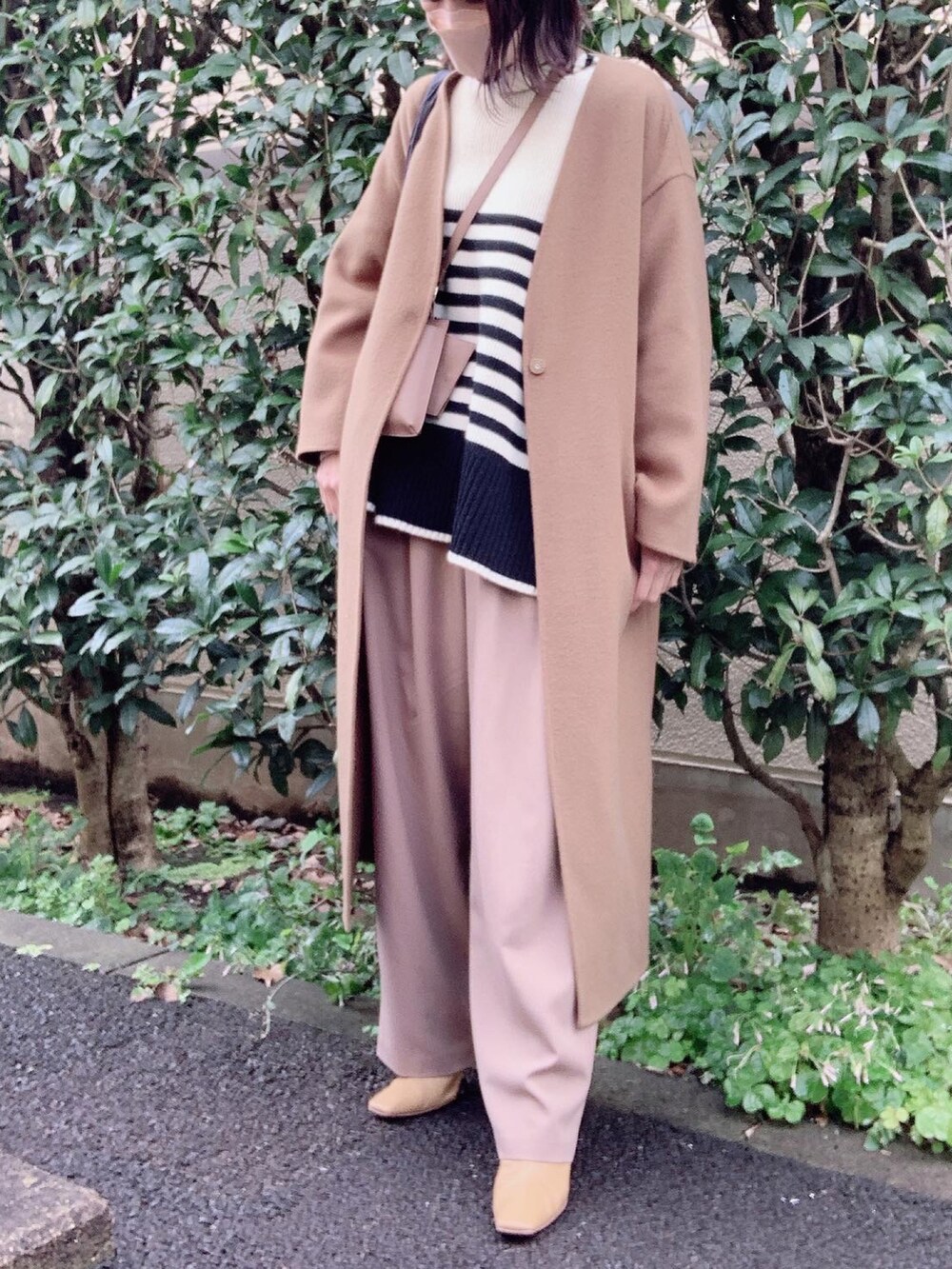 「CLANE、ETRÉ TOKYO、Goldy、冬コーデ、きれいめカジュアル、オトナカジュアル、オトナ女子、大人カジュアル、ボーダー、ボーダーニット、ボーダートップス、パンツスタイル、ベージュコーデ、ブーツ、ニット」｜「CLANEの【CLANE(クラネ)】ベーシックタックパンツ　10110-7012（スラックス、ベージュ系）」を使った、nico＊さん（レディース・168cm）の冬コーディネートの4枚目の写真