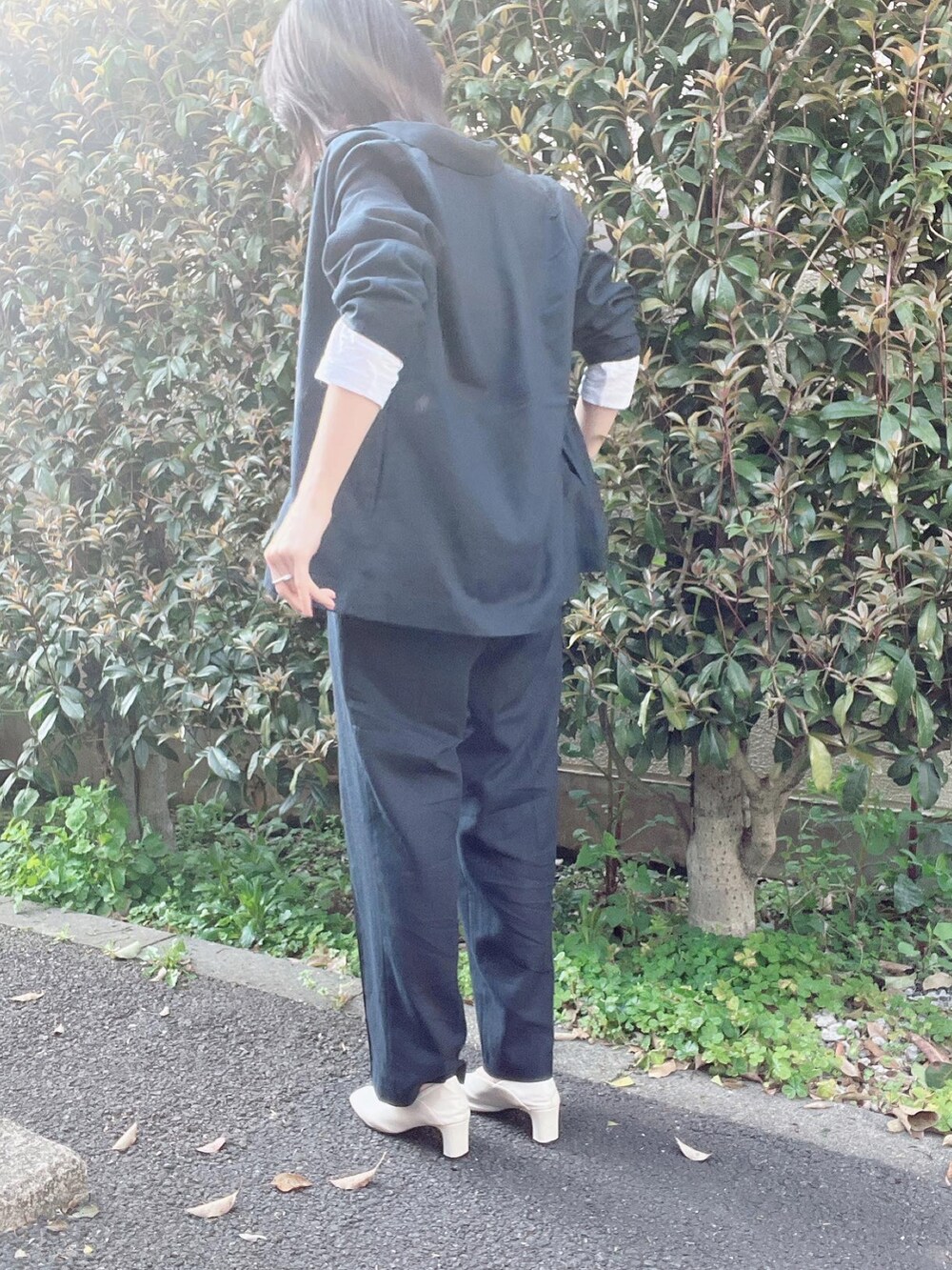 「stylemixer、ohotoro、ZARA、Goldy、セットアップ、はじめましてコーデ、テーラードジャケット、きれいめカジュアル、オトナカジュアル、オトナ女子、大人カジュアル、サロペット、春コーデ、リネン」｜「OHOTOROのアイテム（パンプス、ホワイト系）」を使った、nico＊さん（レディース・168cm）の春コーディネートの3枚目の写真