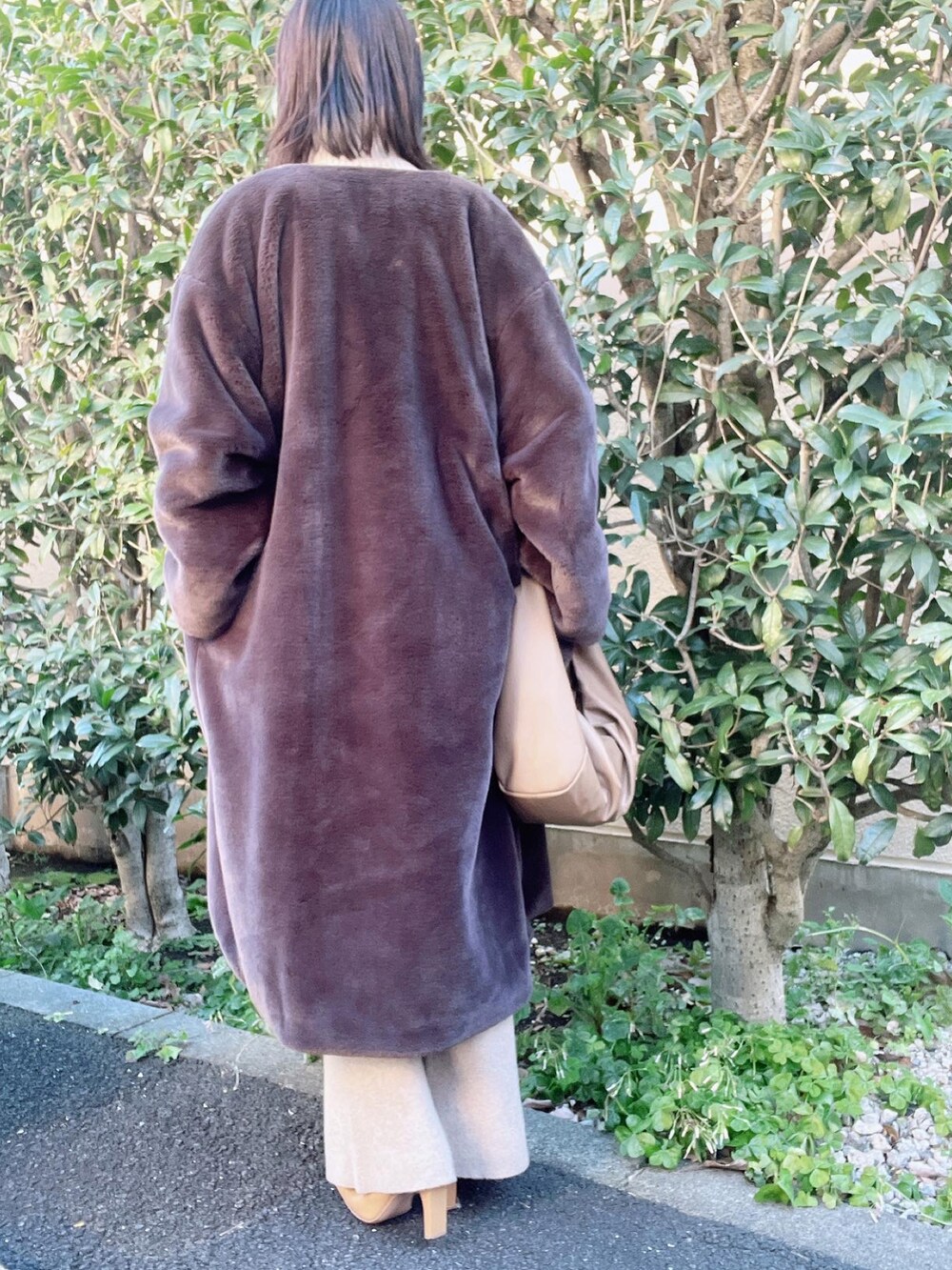 「CLANE、Goldy、冬コーデ、ニットセットアップ、セットアップ、ファーコート、ブーツ、フレアパンツ、ニットパンツ、オトナカジュアル、オトナ女子、きれいめカジュアル、大人カジュアル」｜「CLANEのSQUARE SHORT BOOTS（ブーツ、ベージュ系）」を使った、nico＊さん（レディース・168cm）の冬コーディネートの3枚目の写真