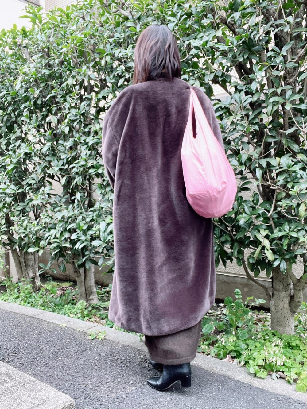 「CLANE、ETRÉ TOKYO、Adam et Rope'、Goldy、ロングブーツ、セットアップ、ブラウン、ワントーンコーデ、冬コーデ、きれいめカジュアル、オトナカジュアル、オトナ女子、大人カジュアル、スリット」｜「ADAM ET ROPE'のナロースクエアトゥロングブーツ（ブーツ、ブラック系）」を使った、nico＊さん（レディース・168cm）の冬コーディネートの3枚目の写真