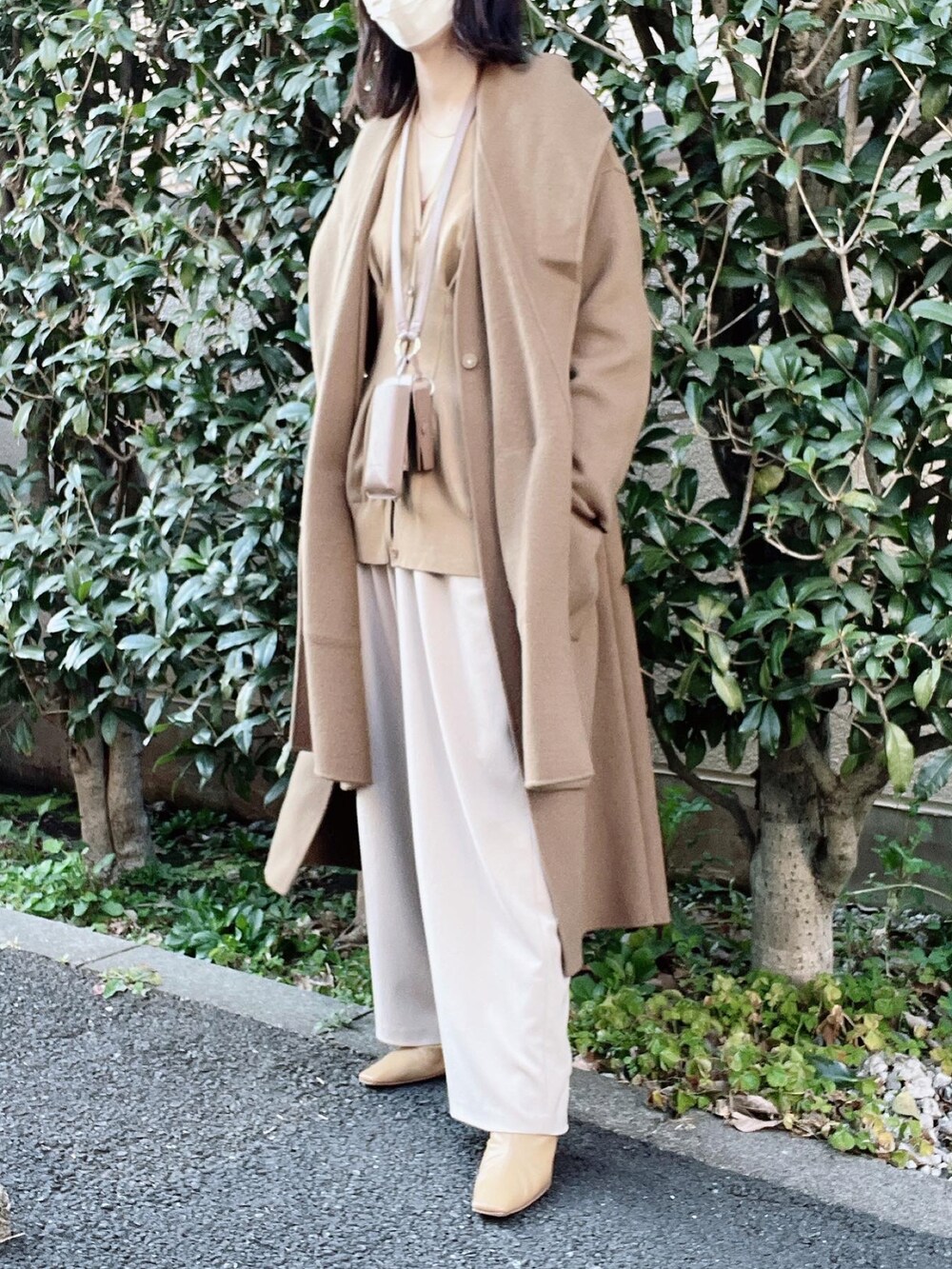 「CLANE、UNIQLO、ETRÉ TOKYO、大人カジュアル、オトナカジュアル、オトナ女子、きれいめカジュアル、パンツスタイル、ワントーンコーデ、春コーデ、カーディガン、ベージュ、淡色コーデ、春服みてみて、春ニット」｜「CLANEのSQUARE SHORT BOOTS（ブーツ、ベージュ系）」を使った、nico＊さん（レディース・168cm）の春コーディネートの4枚目の写真