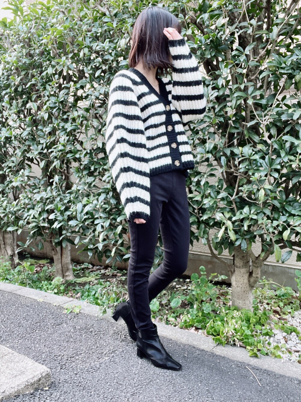 「CLANE、ETRÉ TOKYO、CENE、UNIQLO、ZARA、カーディガン、ボーダー、モノトーンコーデ、パンツスタイル、ダウンジャケット、オトナカジュアル、オトナ女子、きれいめカジュアル、大人カジュアル、ニット」｜「ZARAのアイテム（カーディガン/ボレロ、その他）」を使った、nico＊さん（レディース・168cm）の冬コーディネートの3枚目の写真