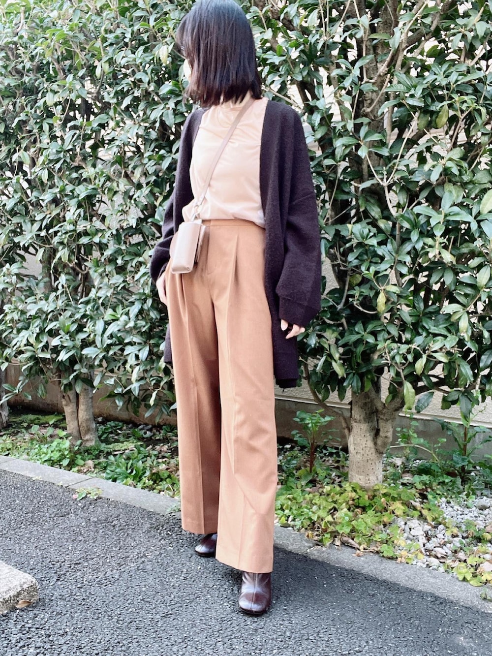 「CLANE、RIM.ARK、ETRÉ TOKYO、CENE、ZARA、ワントーンコーデ、オトナカジュアル、大人カジュアル、オトナ女子、きれいめカジュアル、春コーデ、シアー、パンツスタイル、カラーパンツ、ベージュ」｜「ZARAのアイテム（ブーツ、ブラウン系）」を使った、nico＊さん（レディース・168cm）の春コーディネートの2枚目の写真