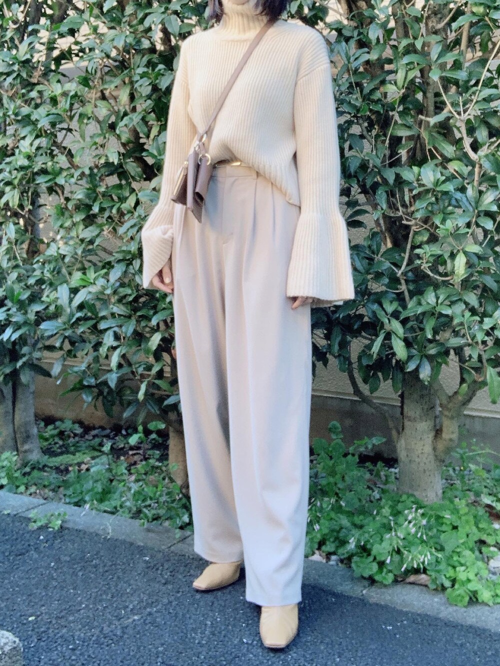 「CLANE、Goldy、GU、冬コーデ、アウター、ロングコート、パンツスタイル、ブーツ、オトナカジュアル、オトナ女子、きれいめカジュアル、大人カジュアル、タートルネック、ニット」｜「CLANEのSQUARE SHORT BOOTS（ブーツ、ベージュ系）」を使った、nico＊さん（レディース・168cm）の冬コーディネートの2枚目の写真