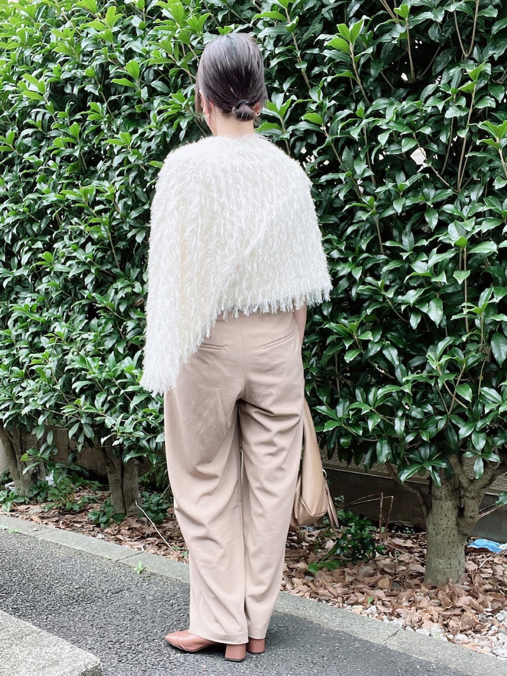 「CLANE、AULENTTI、Deuxieme Classe(Deuxieme Classe)、LOWRYS FARM、秋のコーデ、オトナ女子、オトナカジュアル、秋コーデ、パンツスタイル、きれいめカジュアル、カーディガン、大人カジュアル、フリンジ」｜「Deuxieme Classeの* ハンドバッグ L（バッグ、ベージュ系）」を使った、nico＊さん（レディース・168cm）の秋コーディネートの3枚目の写真