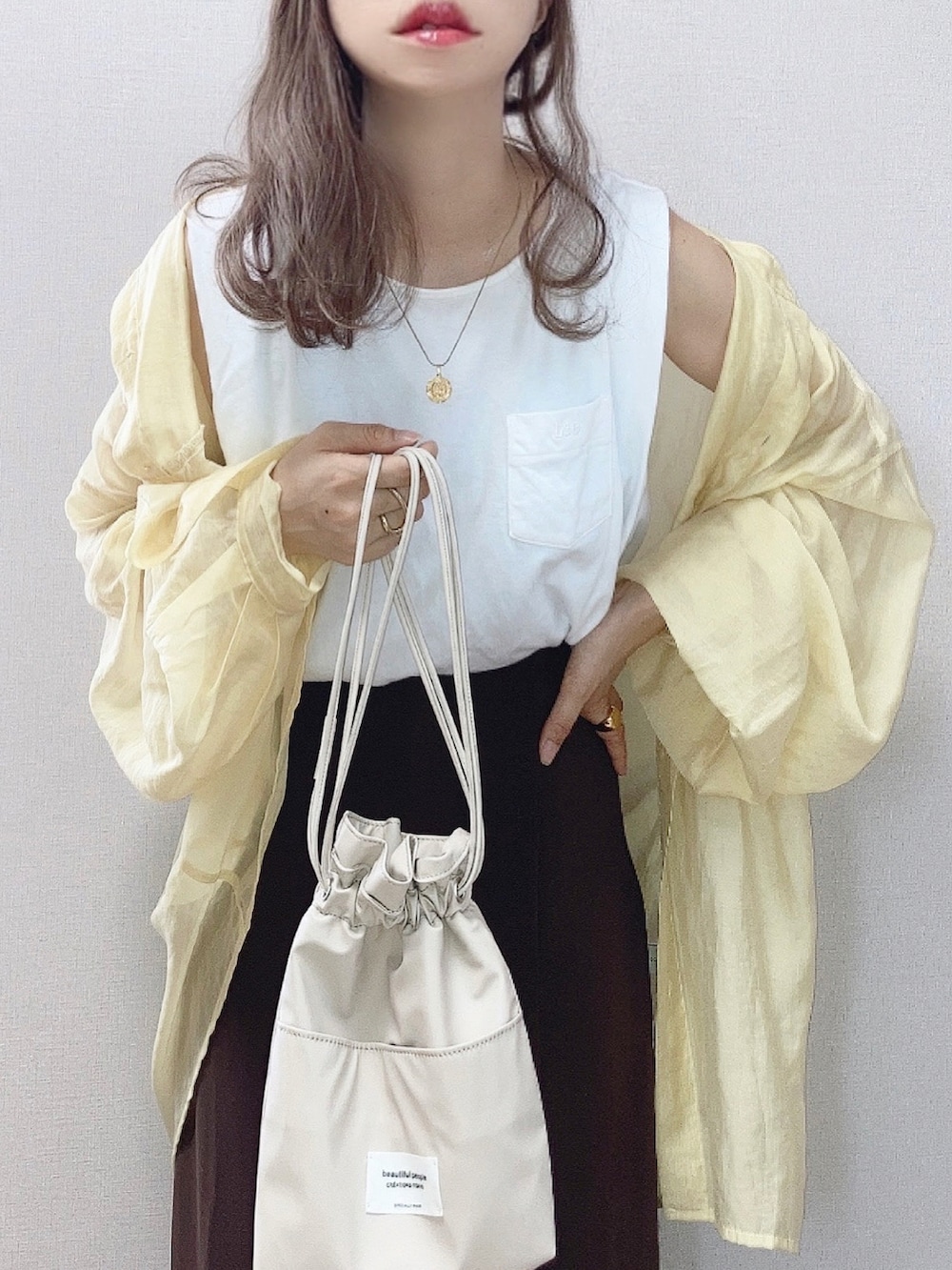 「夏コーデ、シアーシャツ、ロングスカート、レイヤードスタイル、アクアリフト、NIKE、イエロー、ボリューム袖、シャツスタイル、ビッグシルエット、厚底サンダル、プチプラ、きれいめカジュアル、夏セールで買いました」｜「select MOCAの2022 SS シアーポプリンブザム切替えバンドカラーブラウス（シャツ/ブラウス、イエロー系）」を使った、ぴょんさん（レディース・167cm）の夏コーディネートの2枚目の写真