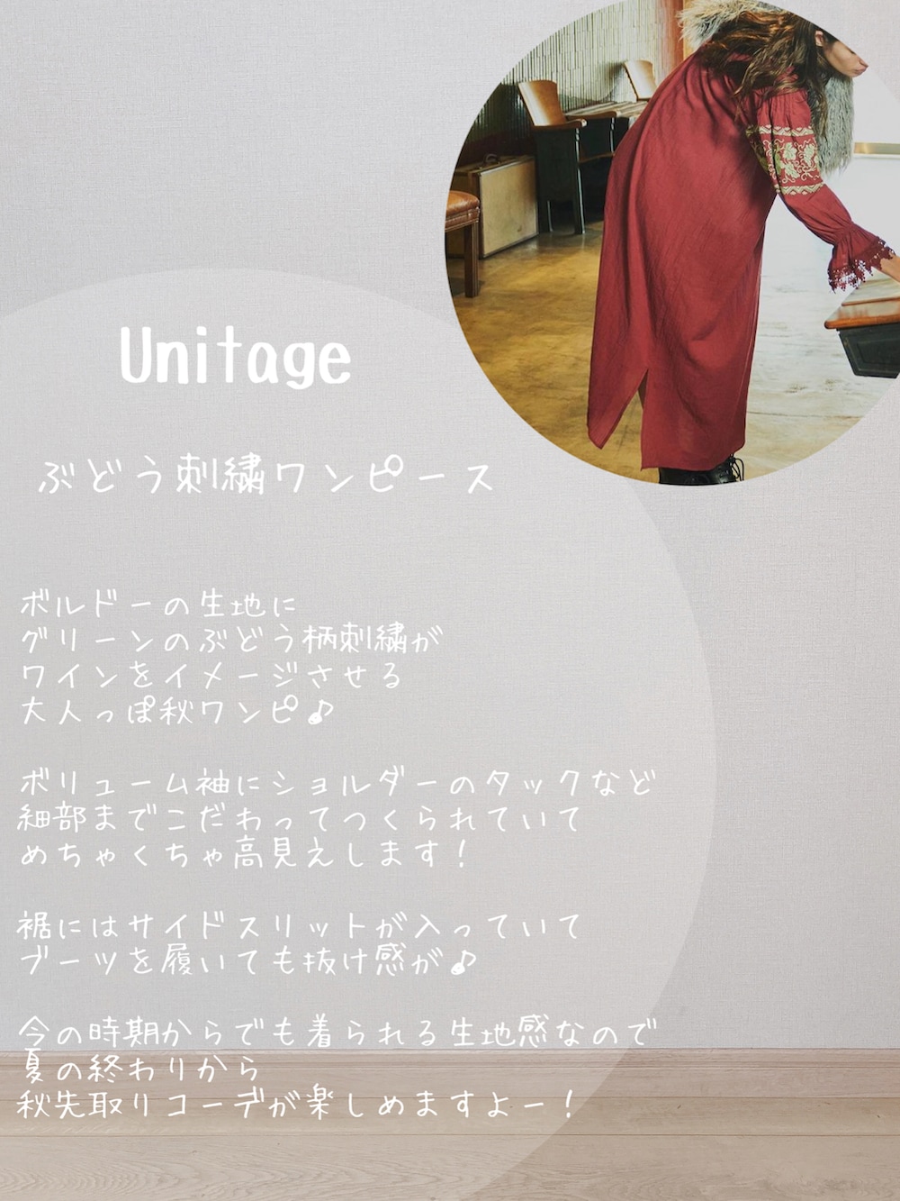 ブラウン系のブーツ、レッド系のワンピース、ブラウン系のハンドバッグを着用したレディースの夏コーディネートの3枚目の写真