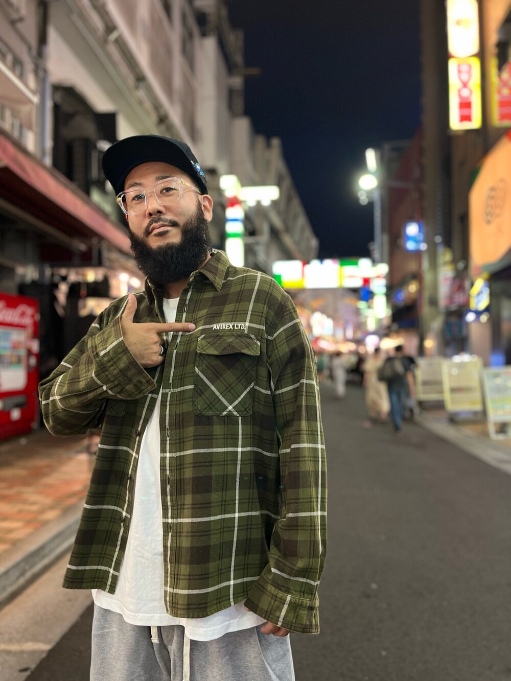 「AVIREX、チェック」｜「AVIREXのLONGSLEEVE CHECK EMB SHIRT USAF / ロングスリーブ チェック エンブロイダリー シャツ USAF / AVIREX / アヴィレックス（シャツ/ブラウス、グリーン系）」を使った、Yoshi Yamaさん（メンズ・174cm）の夏コーディネートの4枚目の写真