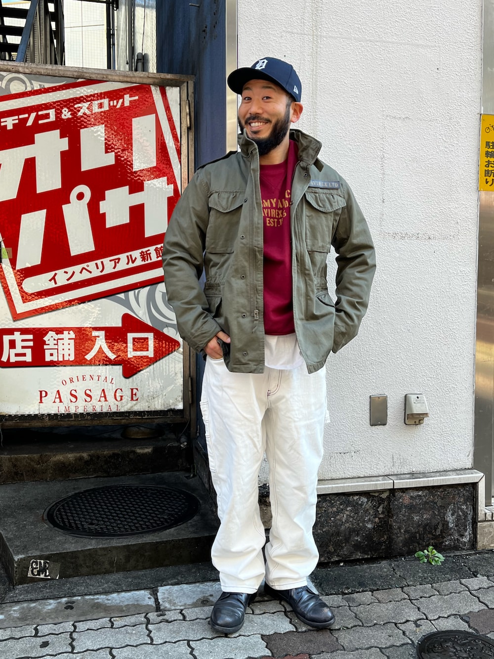 「M-65、白パンツ、おしゃれさんと繋がりたい、ファッションの力を信じよう、アメカジ、フィールドジャケット、AVIREX、SCHOTT、QUARTER上野、アメ横」｜「AVIREXの【直営店限定】ペインターパンツ サークル ロゴ / PAINTER PANTS CIRCLE LOGO / アヴィレックス / AVIREX（その他パンツ、ホワイト系）」を使った、Yoshi Yamaさん（メンズ・174cm）の冬コーディネートの2枚目の写真