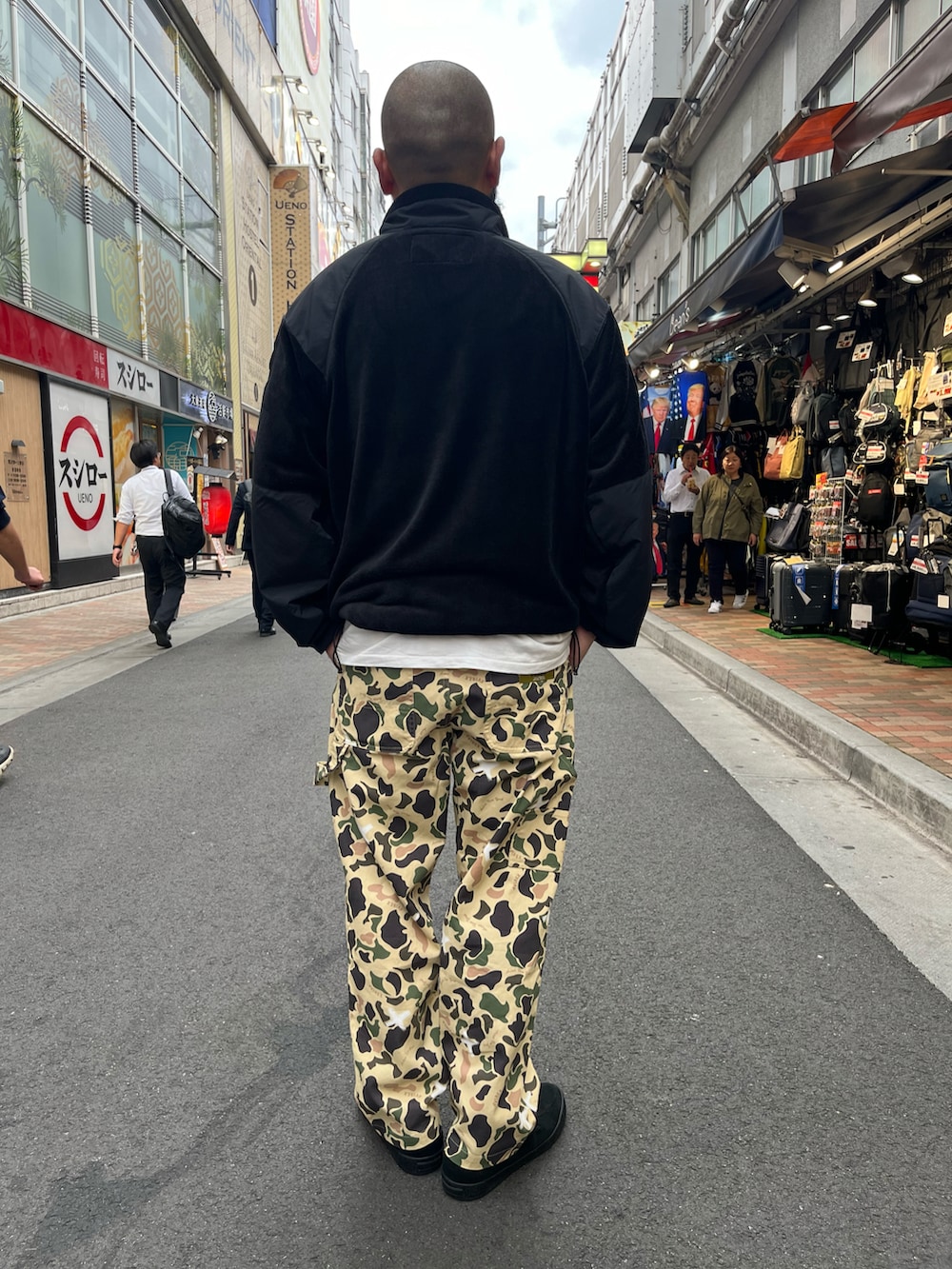 「メンズファッション、AVIREX、上野、おしゃれさんと繋がりたい、韓国ファッション、フリース」｜「AVIREXのCOTTON TWILL PAINTER PANTS / コットン ツイル ペインターパンツ / AVIREX / アヴィレックス（パンツ、その他）」を使った、Yoshi Yamaさん（メンズ・174cm）の秋コーディネートの2枚目の写真