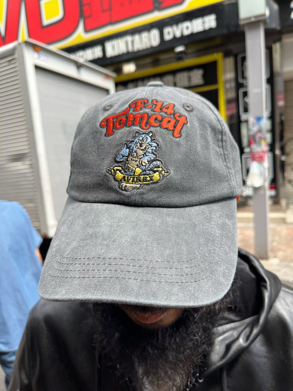 「AVIREX、SCHOTT、休日スタイル」｜「schottのSchott/ショット/LOT.125 BLACK DENIM/ブラック デニム パンツ（デニムパンツ、ブラック系）」を使った、Yoshi Yamaさん（メンズ・174cm）の秋コーディネートの4枚目の写真