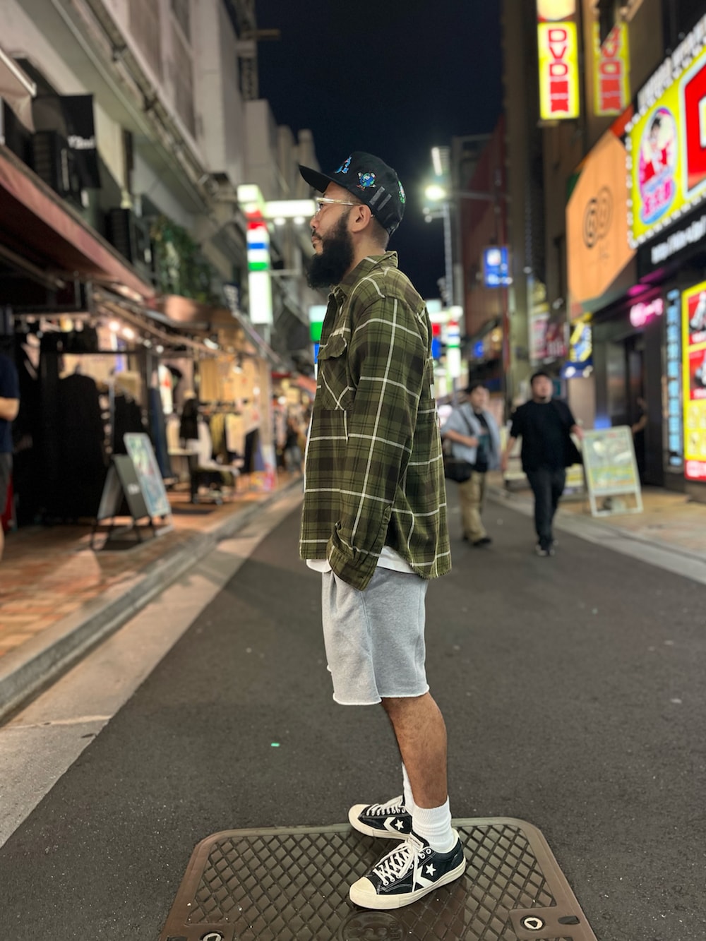 「AVIREX、チェック」｜「AVIREXのLONGSLEEVE CHECK EMB SHIRT USAF / ロングスリーブ チェック エンブロイダリー シャツ USAF / AVIREX / アヴィレックス（シャツ/ブラウス、グリーン系）」を使った、Yoshi Yamaさん（メンズ・174cm）の夏コーディネートの2枚目の写真