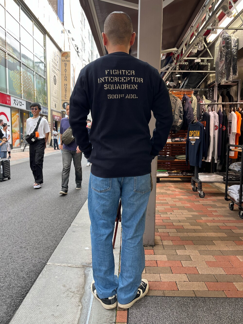 「AVIREX、シンプルスタイル、ワッフル、ハニカム」｜「AVIREXのHONEYCOMB WAFFLE T-SHIRT 'USAF'（Tシャツ/カットソー、ブルー系）」を使った、Yoshi Yamaさん（メンズ・174cm）の秋コーディネートの3枚目の写真
