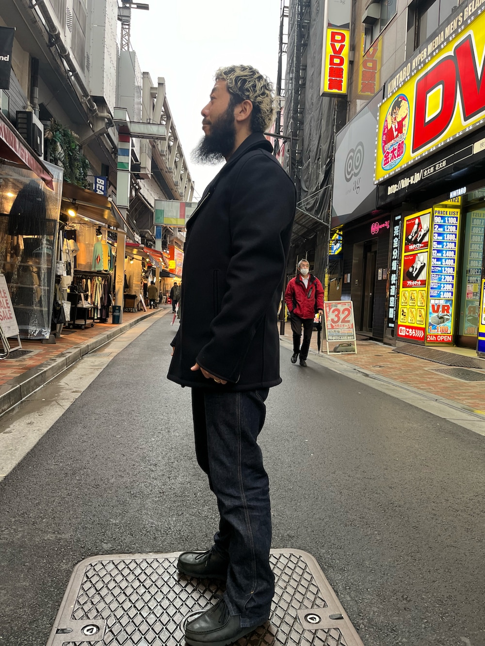 「ピーコート、休日コーデ、ミリタリー、SCHOTT、アメ横、上野、軍物」｜「schottのSchott/ショット/766US MELTON ZIP UP P-COAT/メルトン ジップアップ ピーコート（ピーコート、ブルー系）」を使った、Yoshi Yamaさん（メンズ・174cm）の冬コーディネートの2枚目の写真