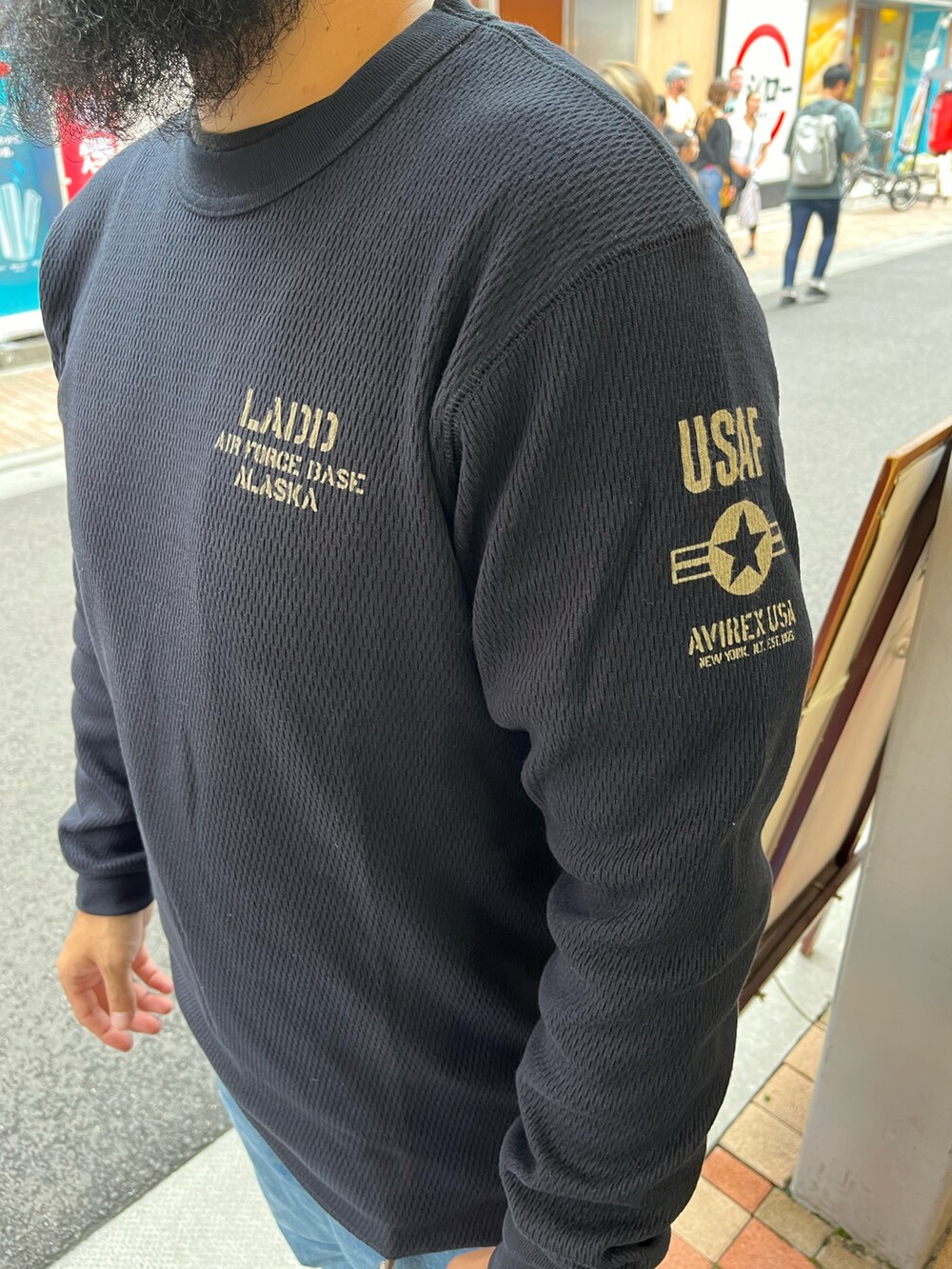 「AVIREX、シンプルスタイル、ワッフル、ハニカム」｜「AVIREXのHONEYCOMB WAFFLE T-SHIRT 'USAF'（Tシャツ/カットソー、ブルー系）」を使った、Yoshi Yamaさん（メンズ・174cm）の秋コーディネートの5枚目の写真