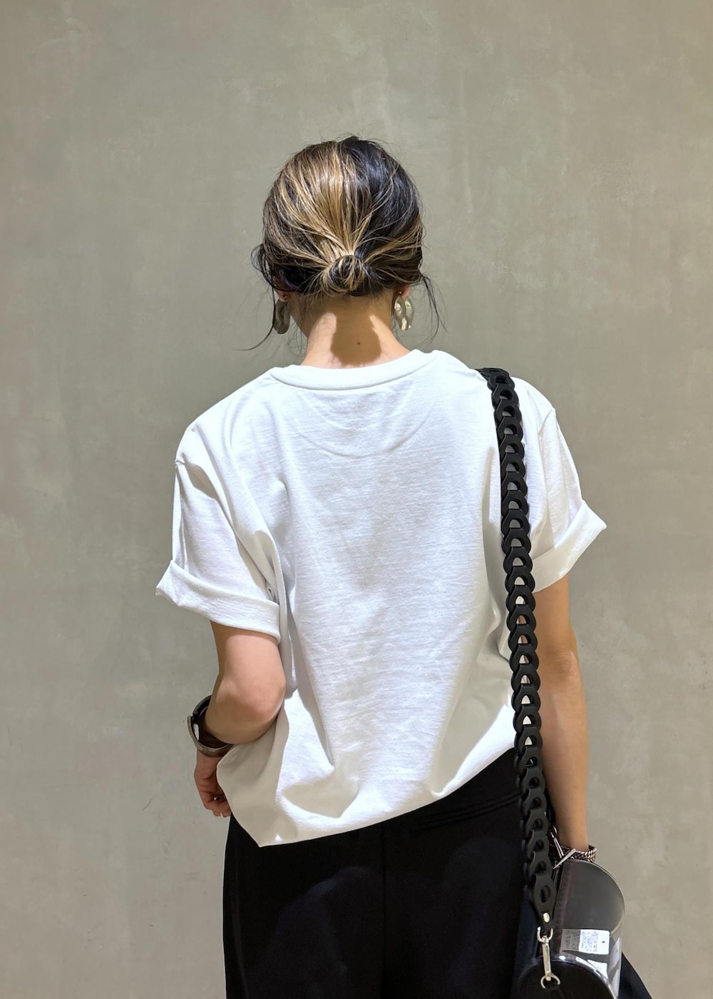 「低身長コーディネート、低身長コーデ、ハーフパンツ、ショートパンツ、24SS、KNOWHOW jewelry for ADAM ET ROPE'、KNOWHOW jewelry、ノウハウジュエリー、ジャケットスタイル、羽織、シャツジャケット、サンダル、ブラック、Tシャツ、ストラップ」|「ADAM ET ROPE'の【サステナブル】ナロークロスストラップサンダル(サンダル、ブラック系)」を使った、SAKIさん(レディース・154cm)の夏コーディネートの10枚目の写真