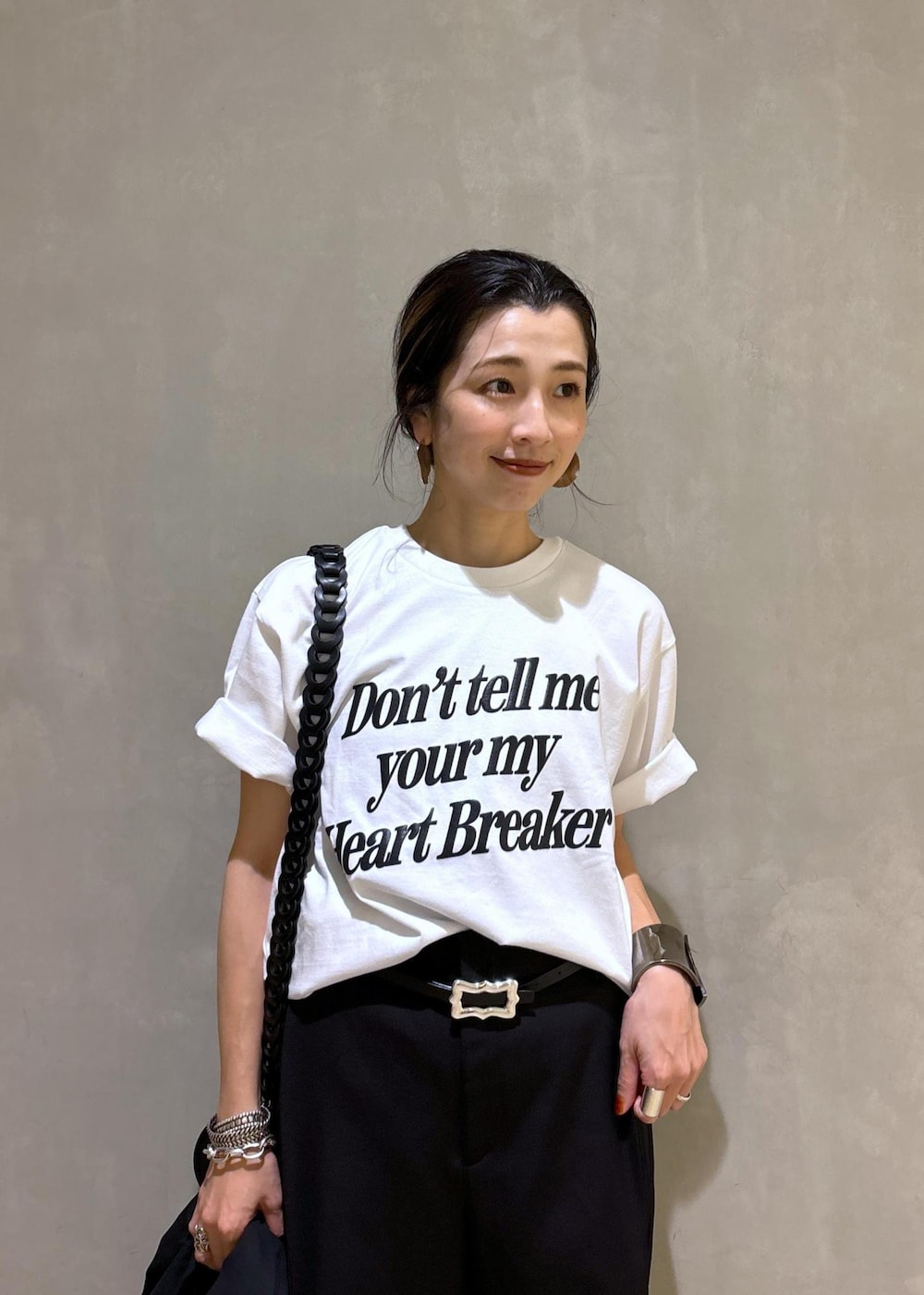 「低身長コーディネート、低身長コーデ、ハーフパンツ、ショートパンツ、24SS、KNOWHOW jewelry for ADAM ET ROPE'、KNOWHOW jewelry、ノウハウジュエリー、ジャケットスタイル、羽織、シャツジャケット、サンダル、ブラック、Tシャツ、ストラップ」|「ADAM ET ROPE'の【サステナブル】ナロークロスストラップサンダル(サンダル、ブラック系)」を使った、SAKIさん(レディース・154cm)の夏コーディネートの8枚目の写真