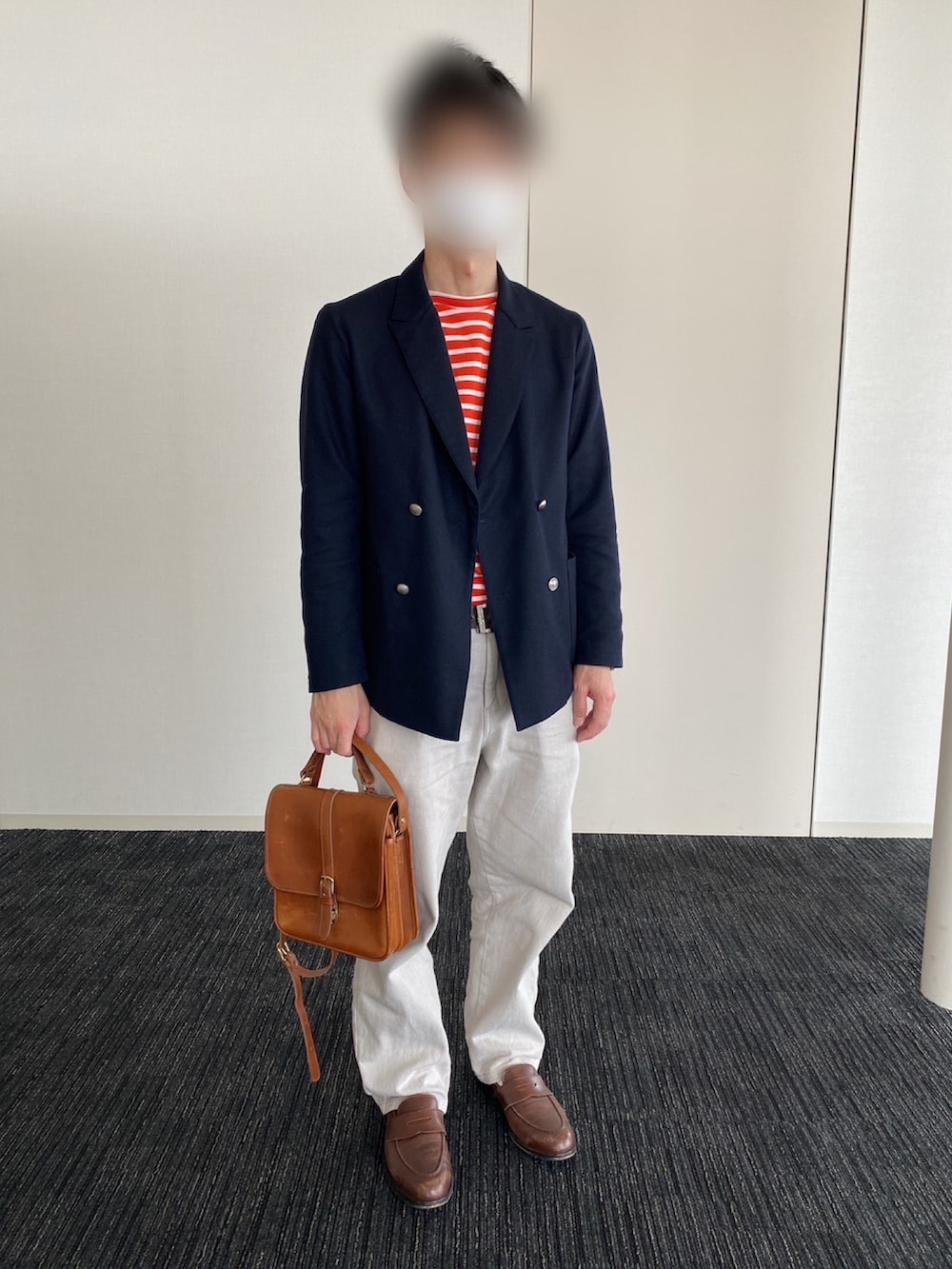 「冬コーデ、冬アウター、ダッフルコート、デニムパンツ、アウターONアウター、クリスマスに着たい服、オトナカジュアル、GHBASS、タックイン」｜「MACKINTOSH PHILOSOPHYのアイテム（ドレスシューズ、ブラウン系）」を使った、ちょこさん（メンズ・174cm）の冬コーディネートの2枚目の写真