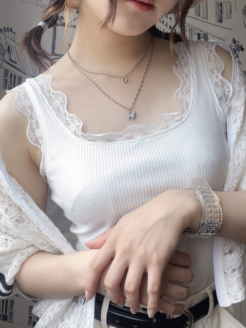 「シンプルコーデ、カジュアル、ootd、夏、ハット、ホワイトコーデ、ワントーンコーデ、ショルダーバッグ、ハーフパンツ、モノトーン、ノースリーブ、タンクトップ、パンツスタイル」｜「SHEINのアイテム（ハット、ホワイト系）」を使った、あみちゃさん（レディース・156cm）の夏コーディネートの3枚目の写真