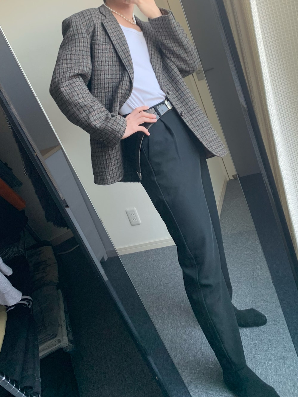 「クリスマスに着たい服、ootd、休日スタイル、シンプルコーデ、革靴、ミニバッグ、ZARA、タックイン、秋コーデ、ジャケット、スラックス、テーラードジャケット、今日のコーデ、おしゃれさんと繋がりたい、いいね、save、フォローお願いします🤑」｜「古着のアイテム（テーラードジャケット、グレー系）」を使った、atsuooo__さん（メンズ・170cm）の冬コーディネートの2枚目の写真